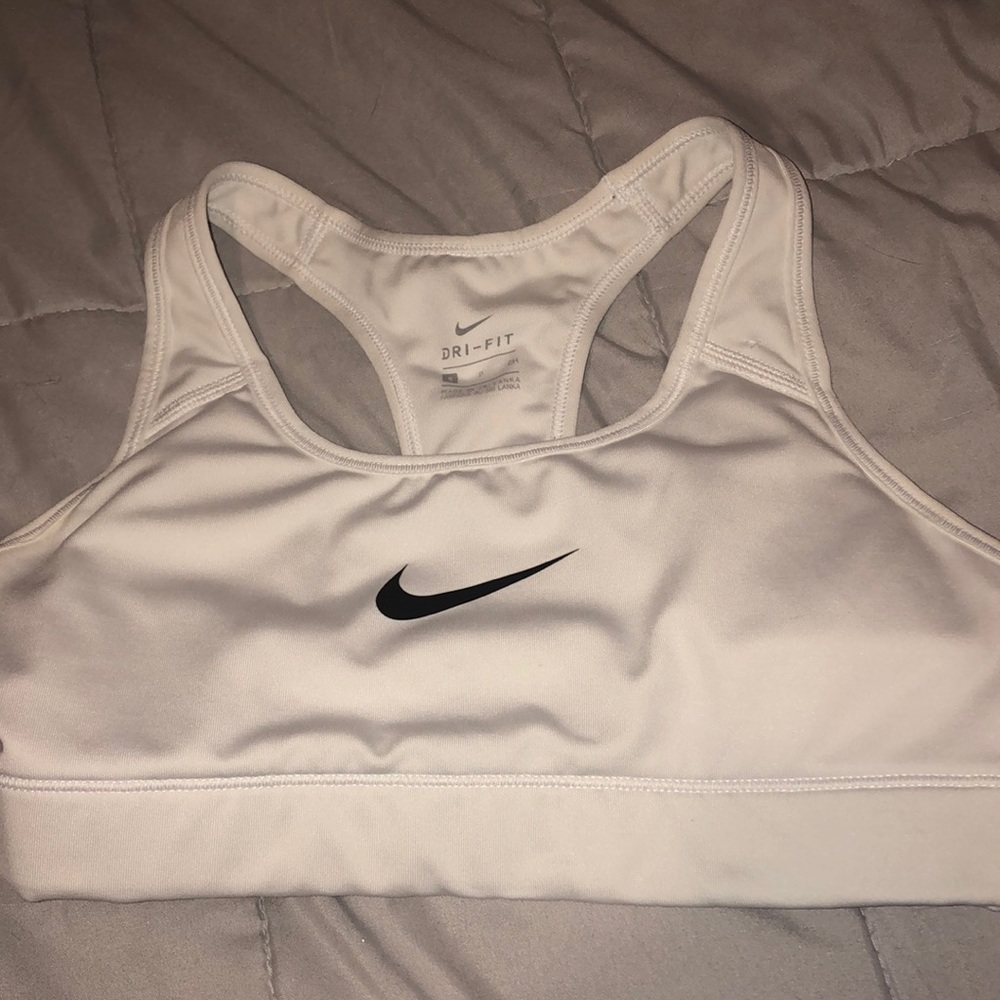 white nike sports bra